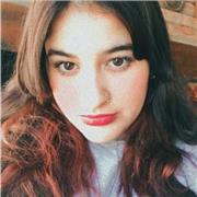 Profesora de inglés imparte clases para mayores de 12 años